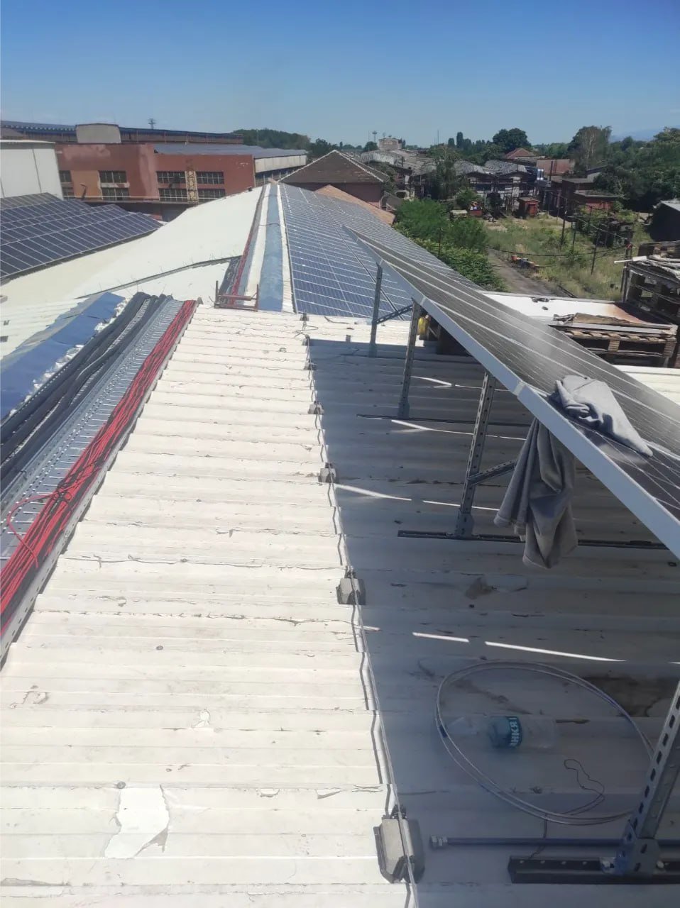 Мълниезащита на фотоволтаични панели с грамоотвод