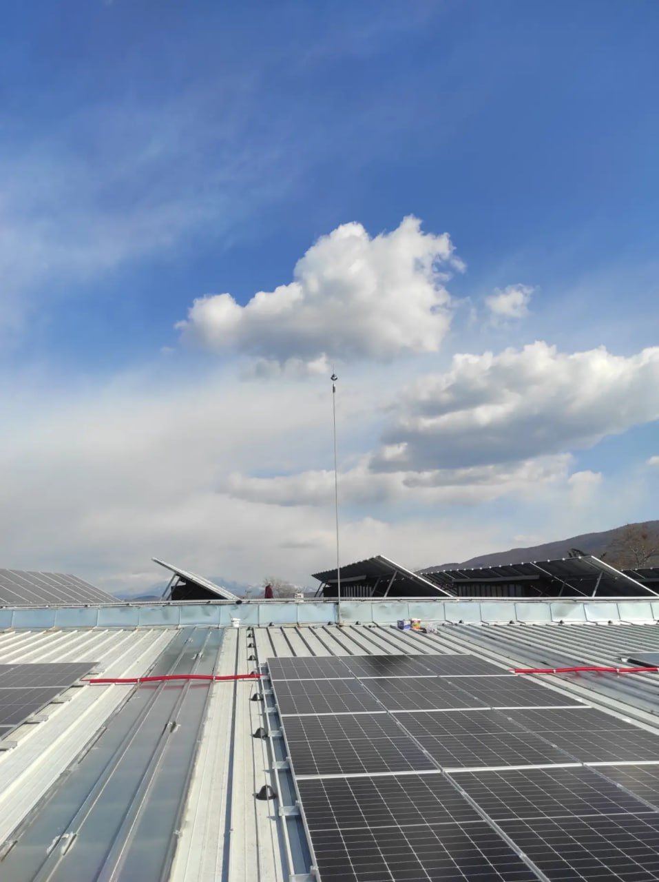 Мълниезащита с гръмоотвод на хале с метален покрив