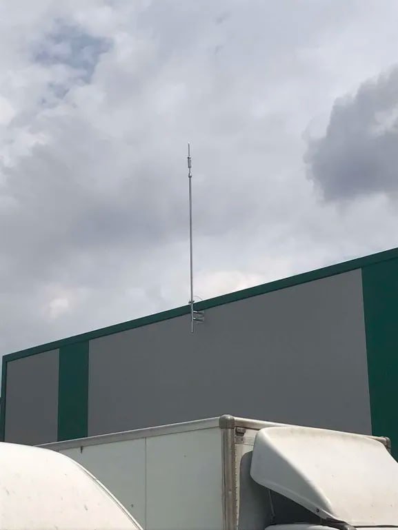 Мълниезащита с гръмоотвод на хале с метален покрив