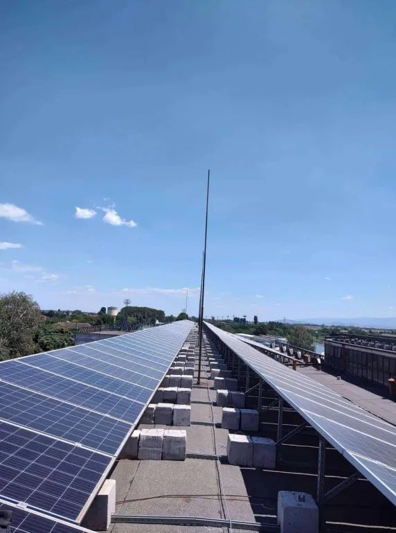 Мълниезащита с гръмоотвод на хале с метален покрив